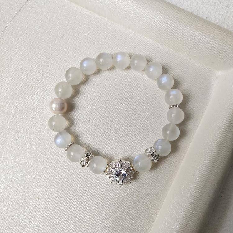 Calm & Love Crystal Bracelet – Moonstone & Pearl 9 mm, CZ Halo Accent