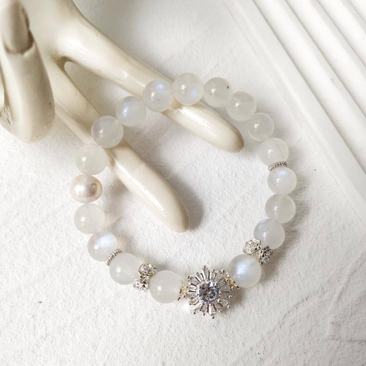 Calm & Love Crystal Bracelet – Moonstone & Pearl 9 mm, CZ Halo Accent