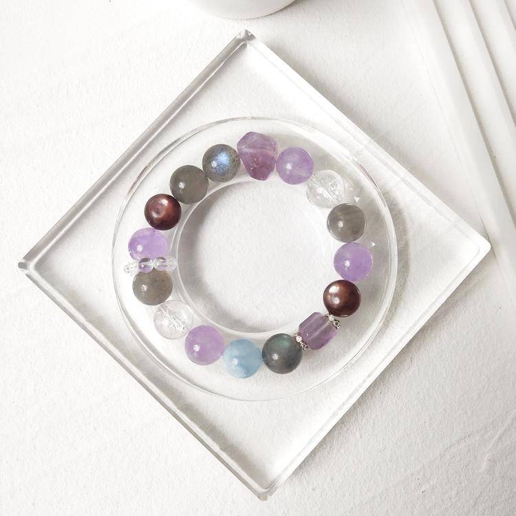 Calm & Focus Crystal Bracelet β Amethyst, Labradorite & Aquamarine 11.5 mm