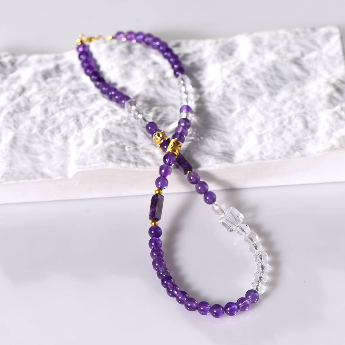 Calm Crystal Necklace – Amethyst & Clear Quartz Beads 6.5–7 mm, Faceted Accents