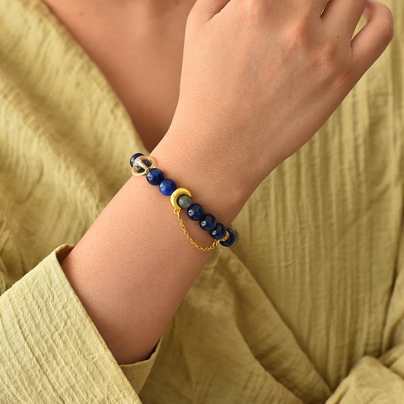 Focus & Clarity Crystal Bracelet – Kyanite & Moonstone 8–10 mm, Starry-Night Inspired