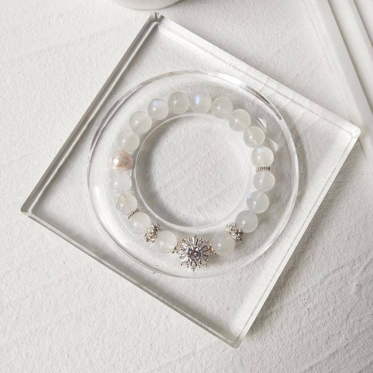 Calm & Love Crystal Bracelet – Moonstone & Pearl 9 mm, CZ Halo Accent