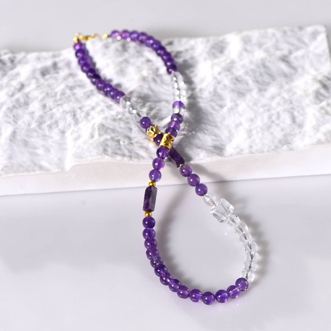 Calm Crystal Necklace – Amethyst & Clear Quartz Beads 6.5–7 mm, Faceted Accents