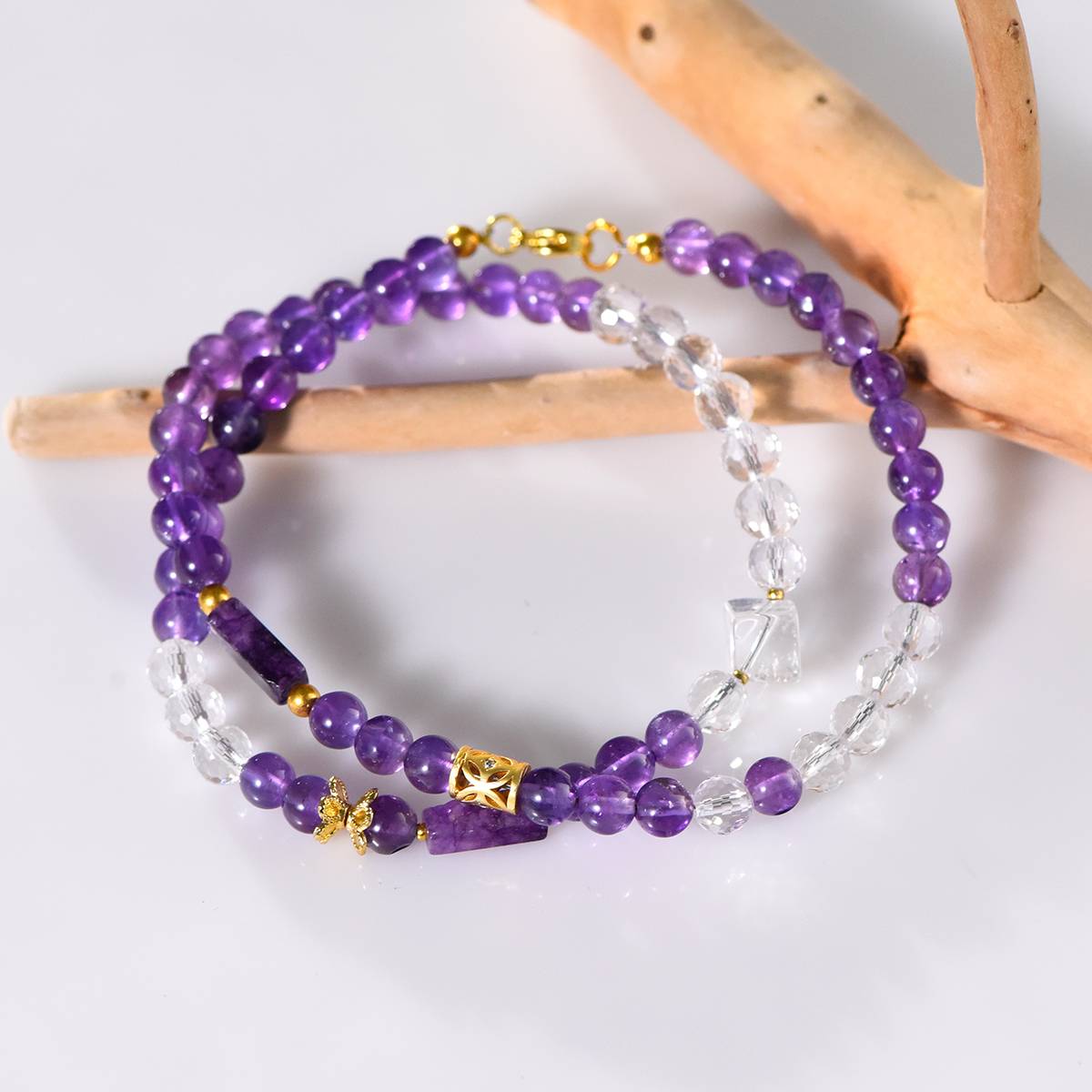 Calm Crystal Necklace – Amethyst & Clear Quartz Beads 6.5–7 mm, Faceted Accents