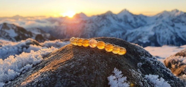 slider image slider_item_4hndhR